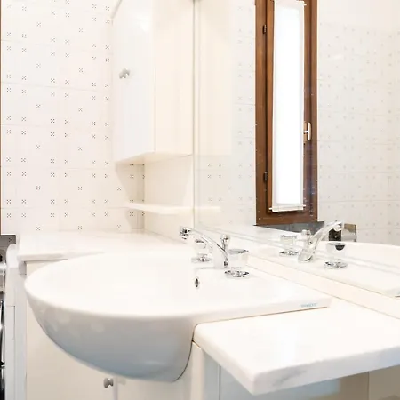 Garda View Pool & Parking Apartamento *