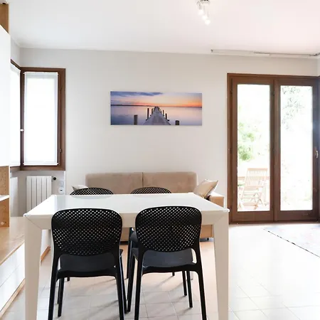 Garda View Pool & Parking Apartamento