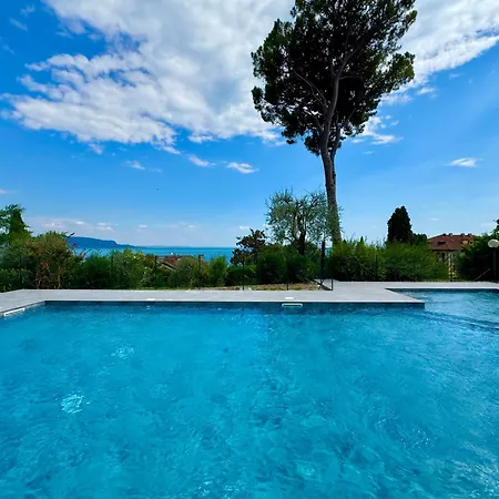 Garda View Pool & Parking * Gardone Riviera